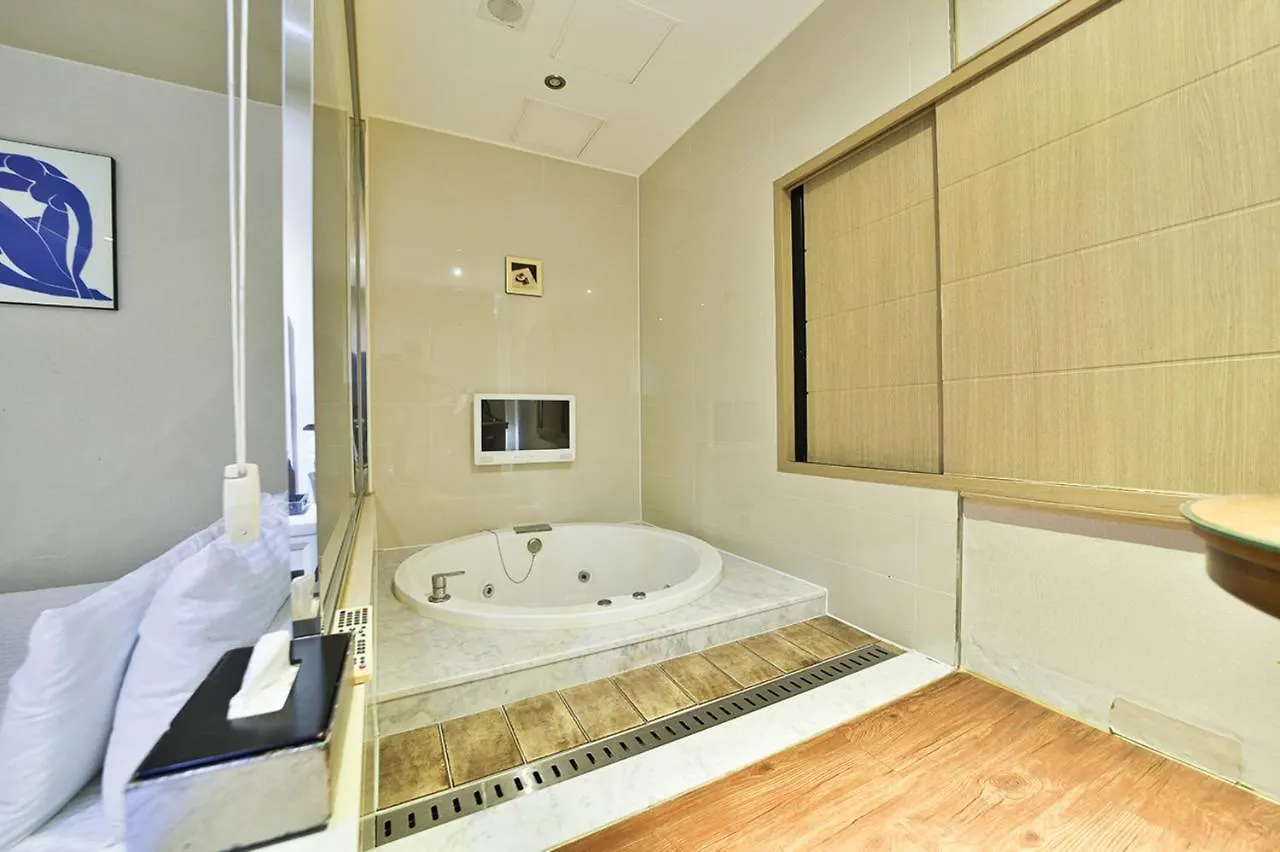 B&B Hotel Busan 2*,