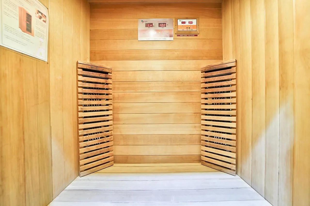 B&B Hotel Busan 2*,
