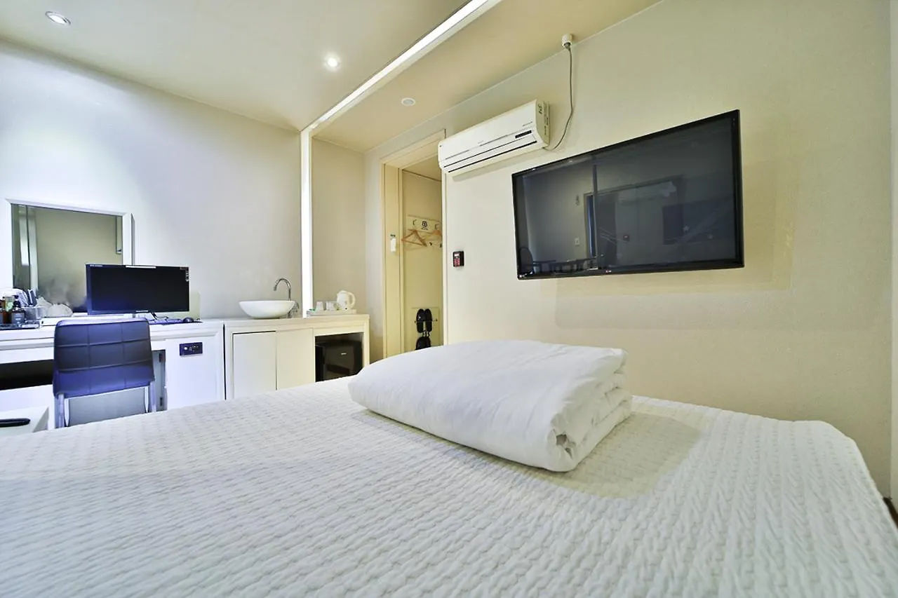 B&B Hotel Busan 2*,