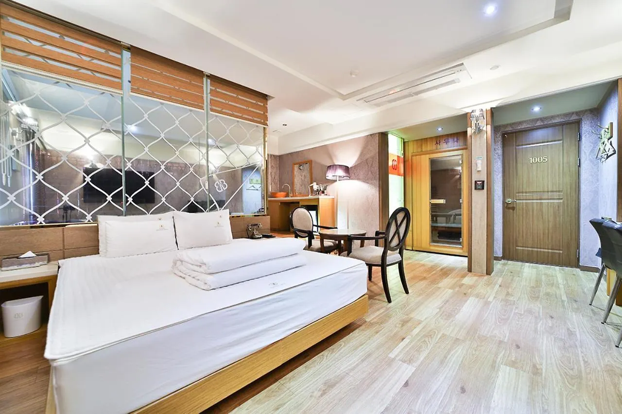B&B Hotel Busan 2*,